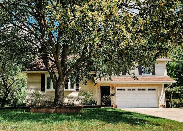 Property at 1909 Laurel Dr, Twinsburg, OH 44087, 4 beds, 1.5 baths