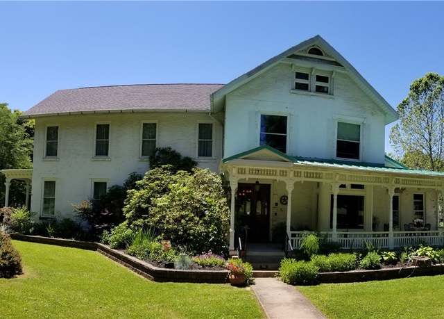 Property at 701 3rd St, Marietta, OH 45750, 4 beds, 3.5 baths