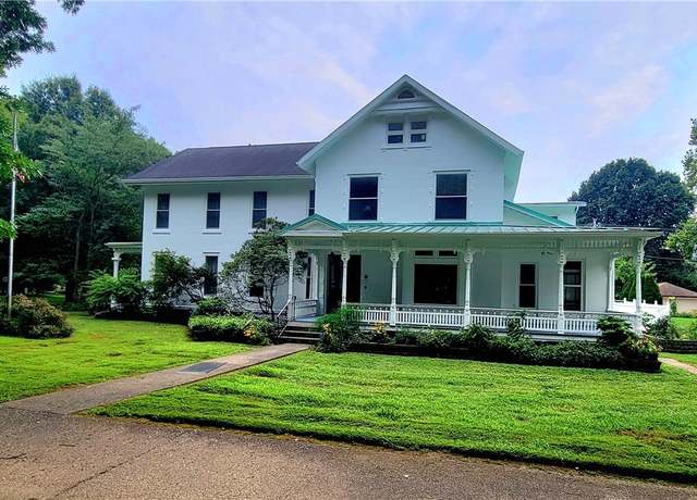 Property at 701 3rd St, Marietta, OH 45750, 4 beds, 3.5 baths