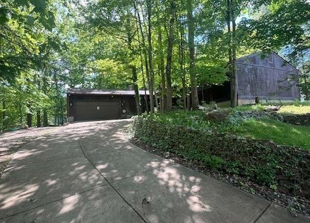 Property at 10172 Old Orchard Dr, Brecksville, OH 44141, 3 beds, 2 baths