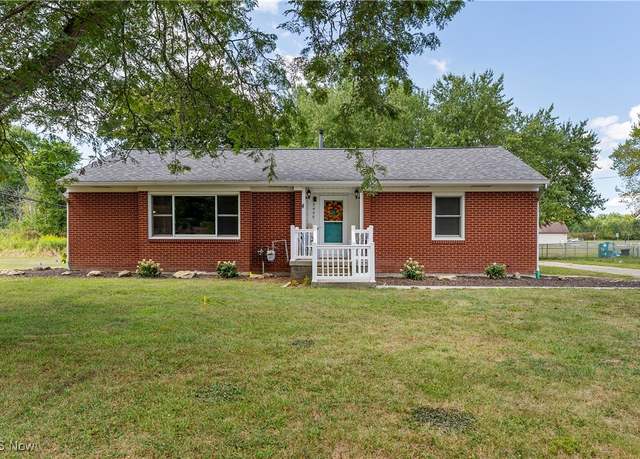 Property at 2495 Wilshire Dr, Cortland, OH 44410, 3 beds, 2 baths