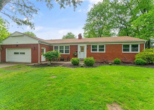 Property at 395 Overbrook Dr, Canfield, OH 44406, 3 beds, 2 baths