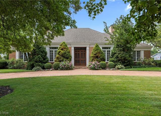 Property at 1711 Willow Dr, Sandusky, OH 44870, 4 beds, 4 baths