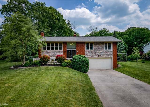 Property at 9233 Oxford Trl, Brecksville, OH 44141, 3 beds, 2 baths