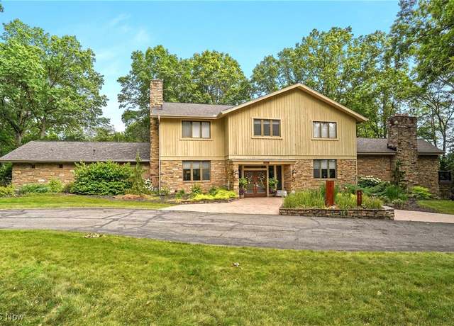 Property at 889 Eaton Ave, Akron, OH 44303, 5 beds, 5.5 baths