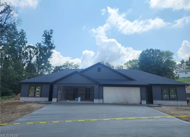 Property at 3452 Jamestown Dr, Zanesville, OH 43701, 2 beds, 2 baths