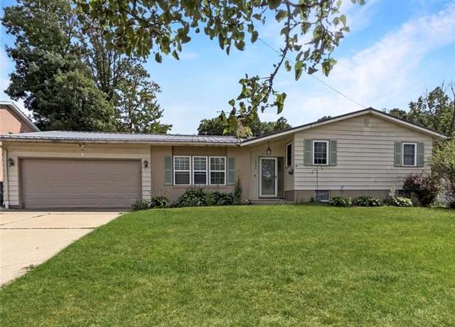 Property at 1036 Winhurst Dr, Akron, OH 44313, 3 beds, 2.5 baths