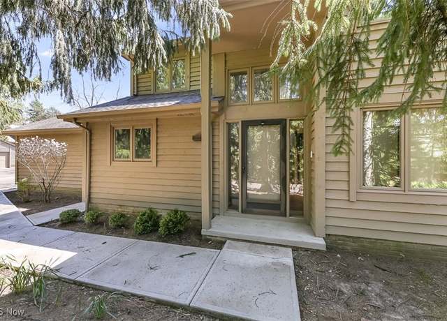 Property at 20 Dorset Ct, Beachwood, OH 44122, 2 beds, 2.5 baths
