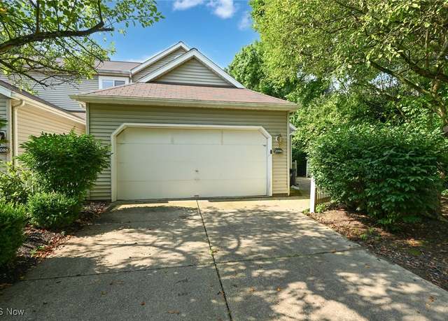Property at 2096 Hidden Hollow Ln, Akron, OH 44313, 4 beds, 2.5 baths