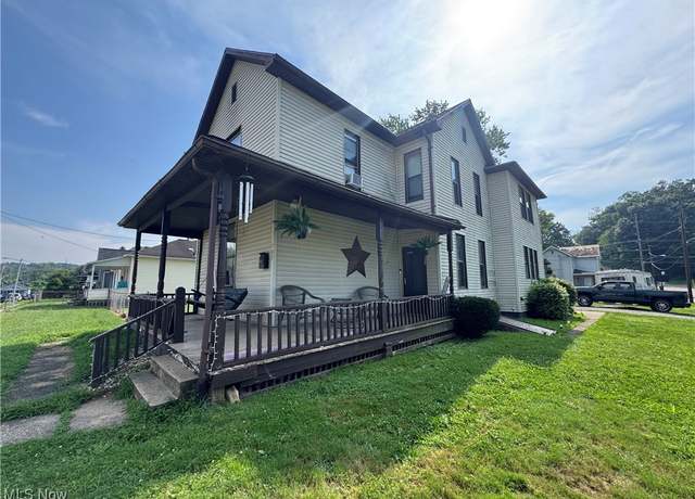Property at 703 Spangler Dr, Zanesville, OH 43701, 5 beds, 2 baths