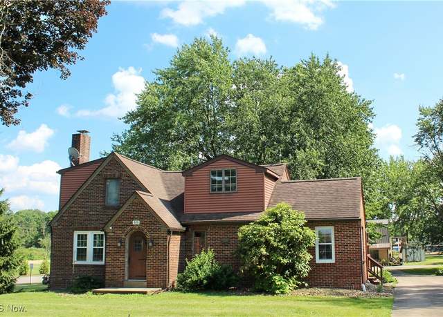 Property at 929 E Park Ave, Columbiana, OH 44408, 3 beds, 2 baths