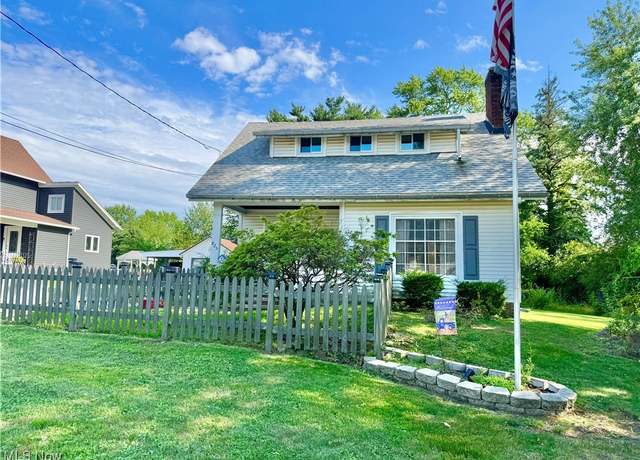 Property at 825 Summit St, Salem, OH 44460, 3 beds, 2.5 baths
