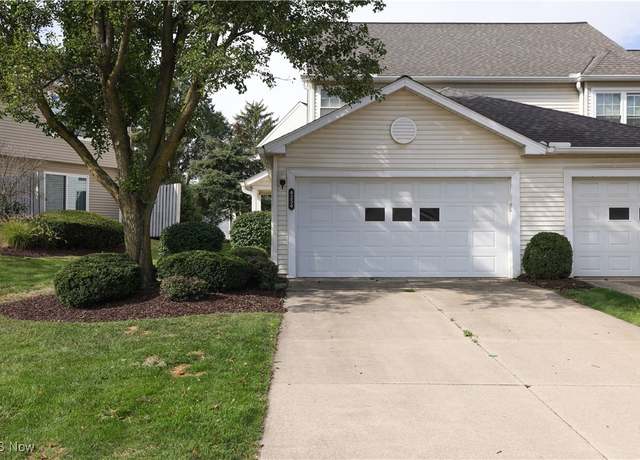 Property at 4234 River Ridge Dr, Cleveland, OH 44109, 2 beds, 2.5 baths