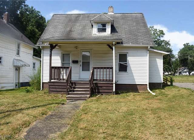 Property at 1181 Roberts Ave NW, Warren, OH 44485, 2 beds, 1 bath