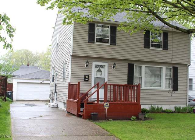 Property at 864 Davies Ave, Akron, OH 44306, 3 beds, 1 bath