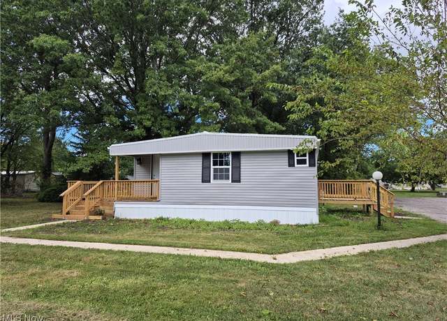 Property at 100 Chaucer Ct, Elyria, OH 44035, 4 beds, 2 baths