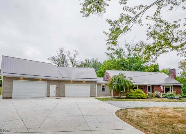 Property at 6210 Columbus Rd NE, Louisville, OH 44641, 3 beds, 3 baths