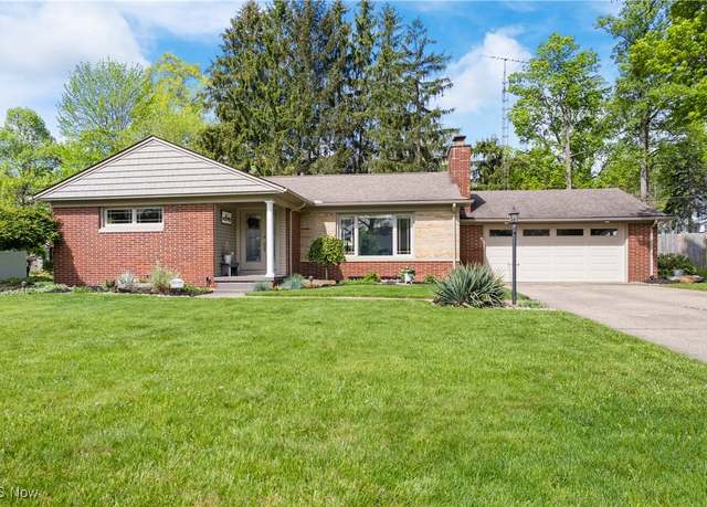 Property at 2625 Belleflower Dr, Alliance, OH 44601, 3 beds, 2 baths