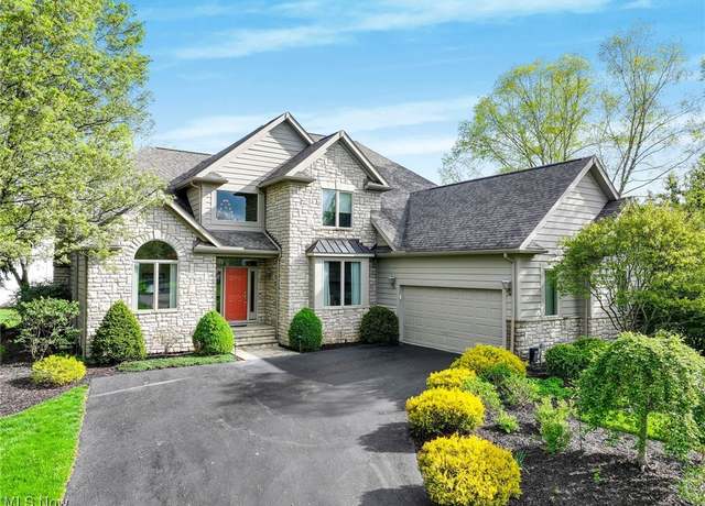 Property at 210 Chisholm Ct, Aurora, OH 44202, 3 beds, 2.5 baths