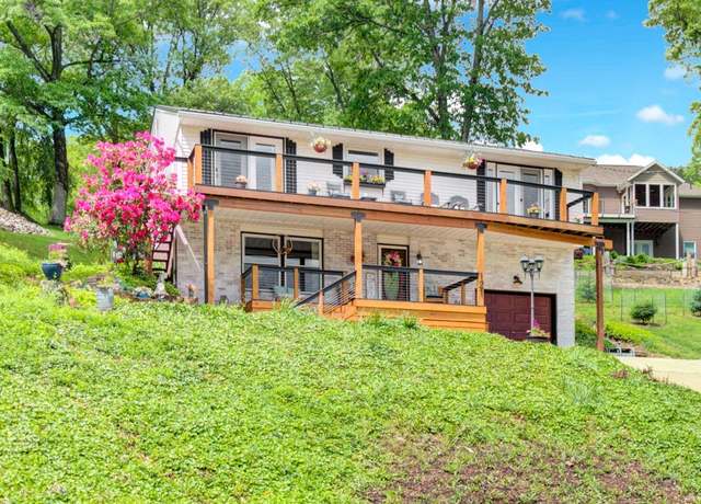 Property at 121 W Mohawk Dr, Malvern, OH 44644, 2 beds, 1.5 baths