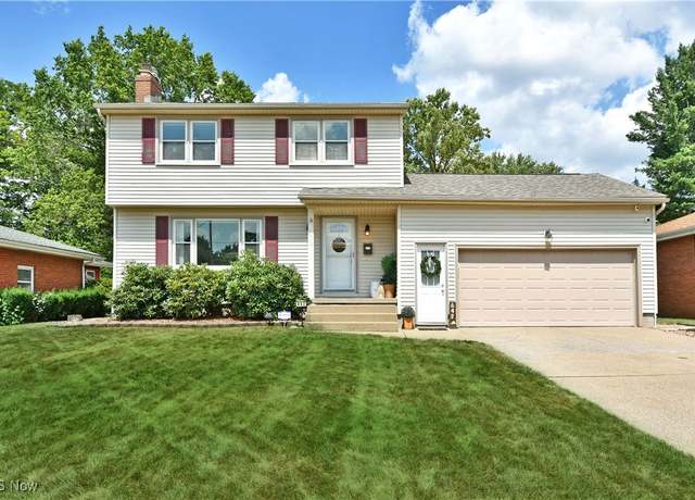 Property at 642 Oakridge Dr, Youngstown, OH 44512, 4 beds, 1.5 baths