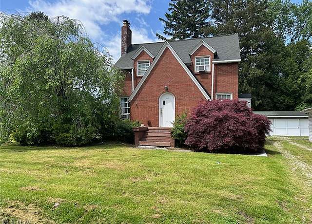 Property at 1024 Brittain Rd, Akron, OH 44305, 3 beds, 2 baths