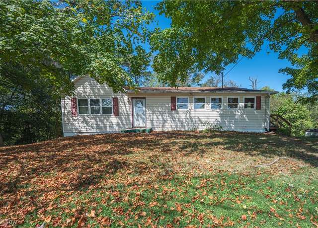 Property at 41 Burl Rd, Parkersburg, WV 26104, 2 beds, 1.5 baths