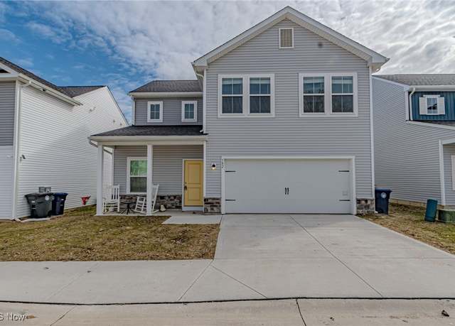 Property at 582 Auld Farm Cir, Akron, OH 44320, 3 beds, 2.5 baths