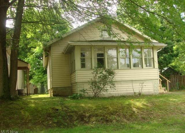 Property at 1817 12th St SE, Massillon, OH 44646, 2 beds, 1 bath