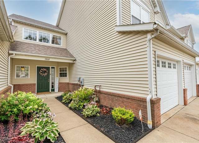 Property at 2802 Hartford Ln, Akron, OH 44312, 3 beds, 2.5 baths