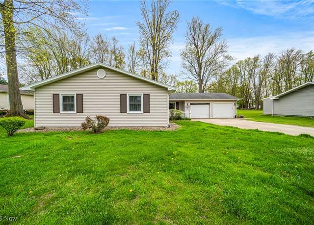 Property at 3314 S Maple Ln, Ashtabula, OH 44004, 4 beds, 2 baths