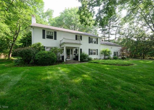Property at 631 Oakridge St SW, North Canton, OH 44720, 6 beds, 3 baths