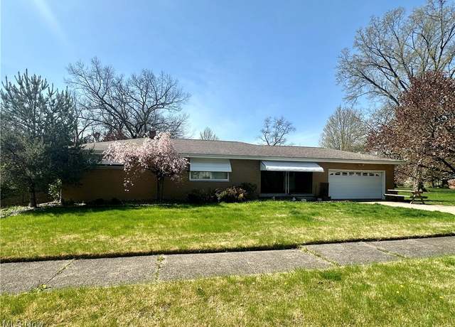 Property at 1525 Bellvue Dr, Niles, OH 44446, 3 beds, 2 baths