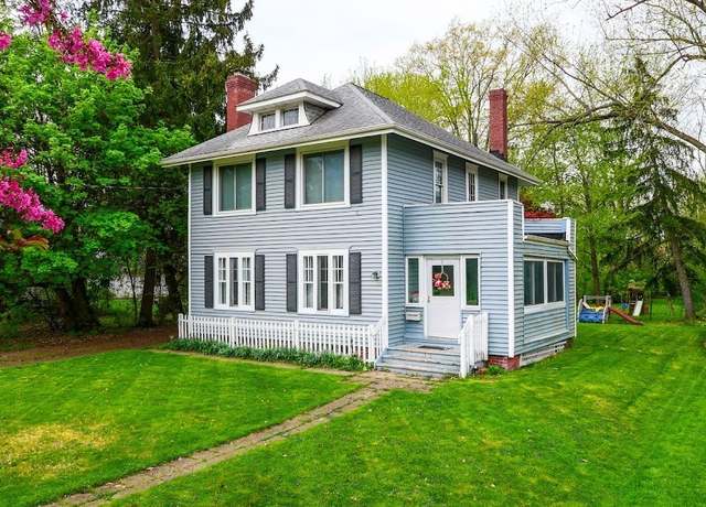 Property at 250 Lawrence St, Ravenna, OH 44266, 3 beds, 1.5 baths