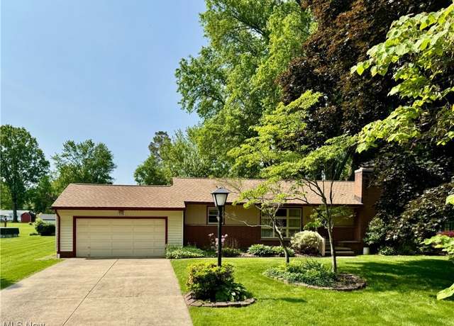 Property at 638 Fairwood Rd, New Franklin, OH 44319, 3 beds, 1.5 baths