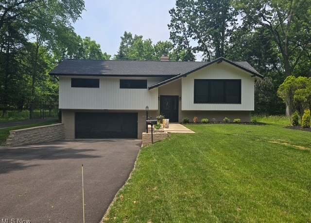 Property at 2928 Vincent Rd, Silver Lake, OH 44224, 3 beds, 2.5 baths