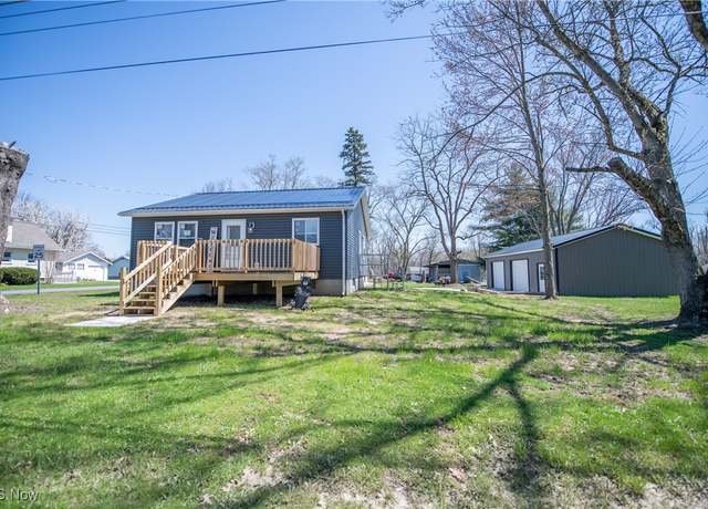 Property at 4454 Eastland Ave, Louisville, OH 44641, 2 beds, 1 bath