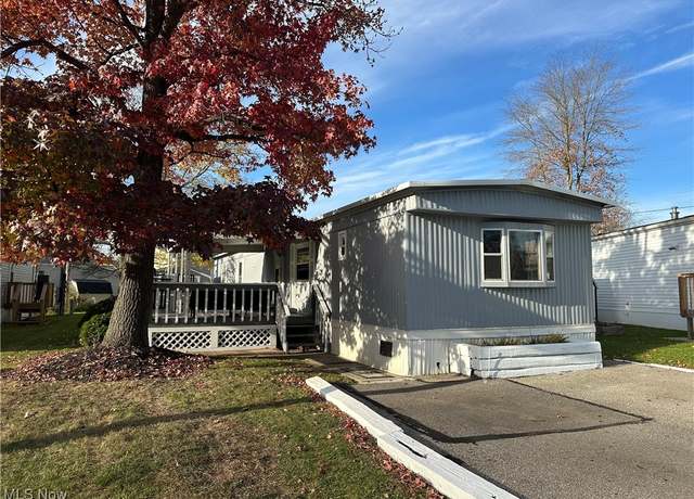 Property at 3265 Azalea Dr, Ravenna, OH 44266, 2 beds, 1.5 baths