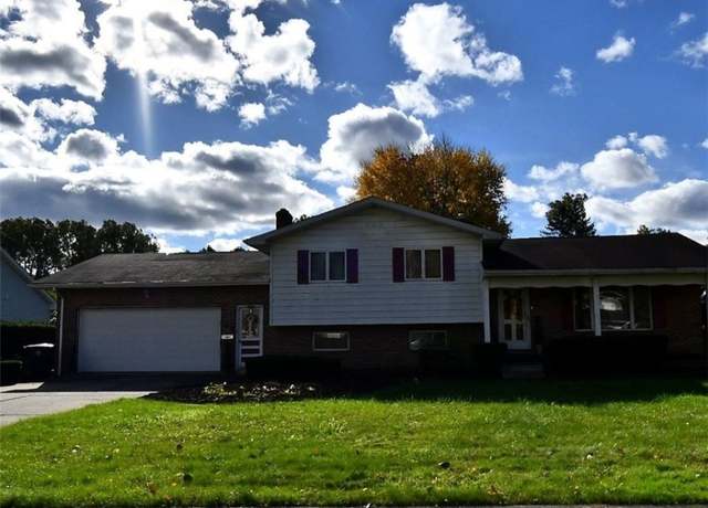 Property at 2941 Regal Dr NW, Warren, OH 44485, 3 beds, 2 baths