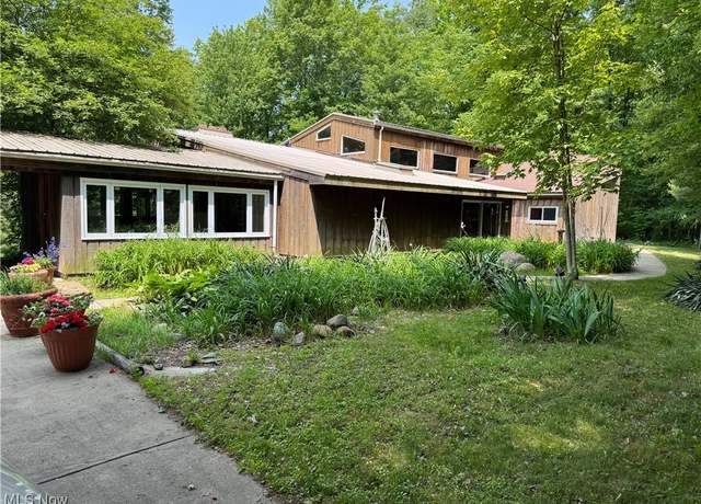 Property at 5060 Leffingwell Rd, Canfield, OH 44406, 4 beds, 3 baths