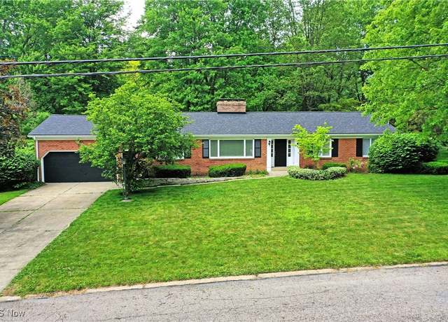 Property at 8615 Squirrel Hill Dr NE, Warren, OH 44484, 3 beds, 3 baths