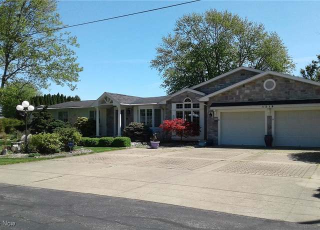 Property at 1318 Mirheath Dr, Huron, OH 44839, 3 beds, 2 baths