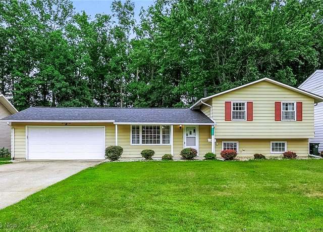 Property at 42954 Crestlane Dr, Elyria, OH 44035, 3 beds, 2 baths