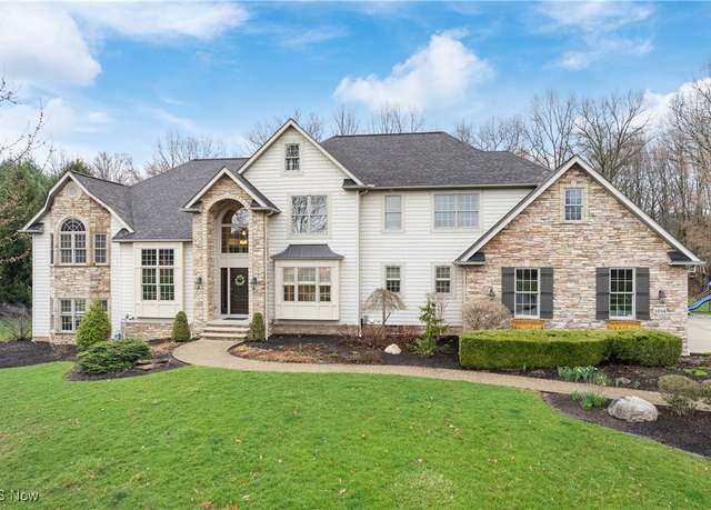 Property at 1014 Kings Ridge Blvd, Wadsworth, OH 44281, 4 beds, 4.5 baths