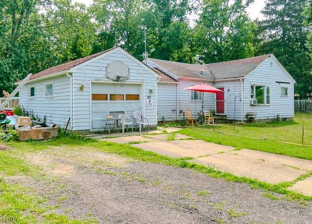 Property at 1040 W 55th St, Ashtabula, OH 44004, 3 beds, 1 bath
