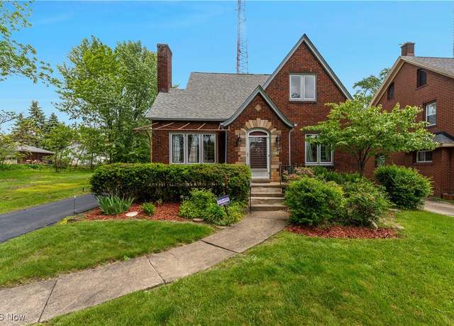 Property at 4019 Euclid Blvd, Youngstown, OH 44512, 4 beds, 2 baths