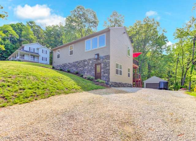 Property at 30 Delaware Trl, Malvern, OH 44644, 3 beds, 2.5 baths