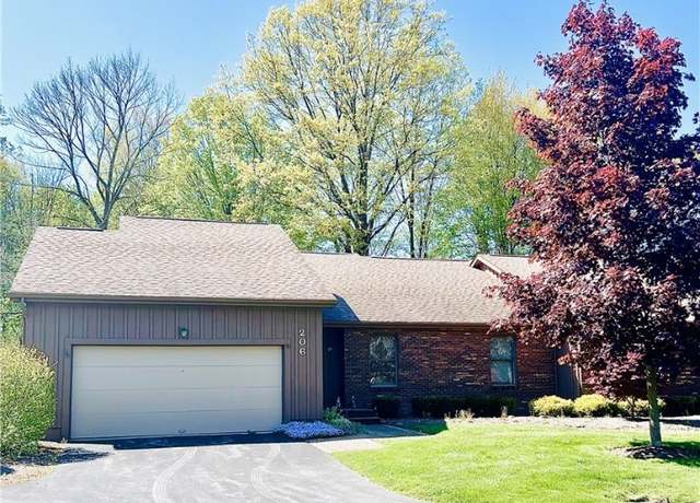 Property at 206 Tournament Trl, Cortland, OH 44410, 3 beds, 2 baths
