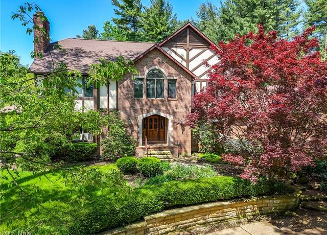 Property at 634 Timber Creek Dr, Akron, OH 44333, 6 beds, 5.5 baths
