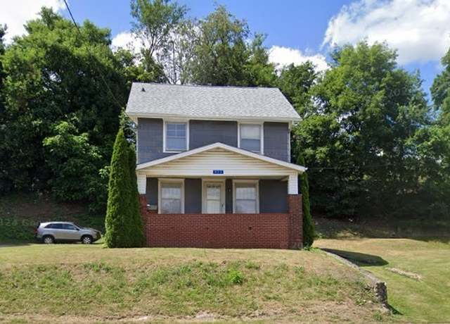 Property at 913 Lawrence Rd NE, Canton, OH 44705, 3 beds, 1 bath